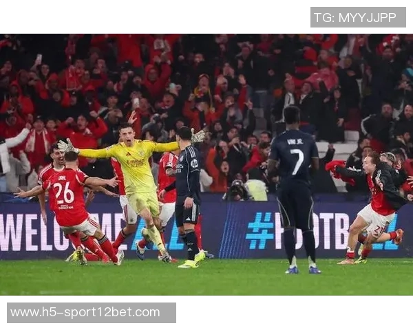 瑞天空报道曼联纽卡法兰克福争夺阿贾克斯17岁中场新星莫吉奥 瑞天空报道曼联纽卡法兰克福争夺阿贾克斯17岁中场新星莫吉奥